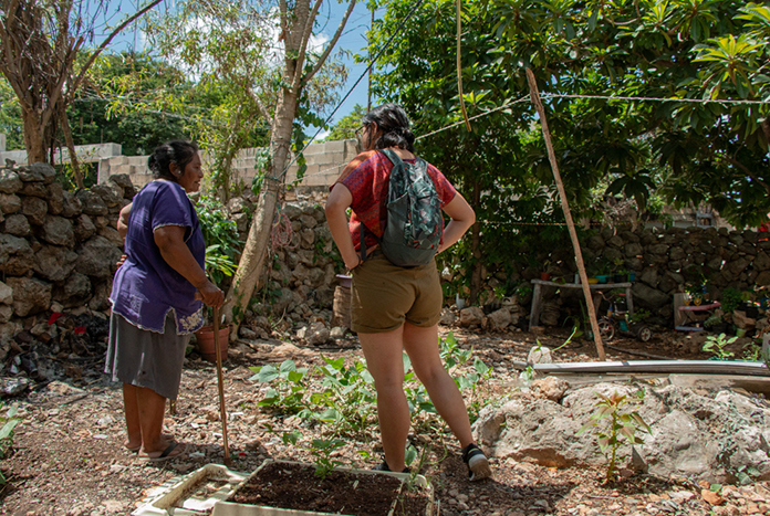 Doña Martha from the community of Molas explaining to Alexia Lizarraga from Amos Trust about the plants in her backyard garden